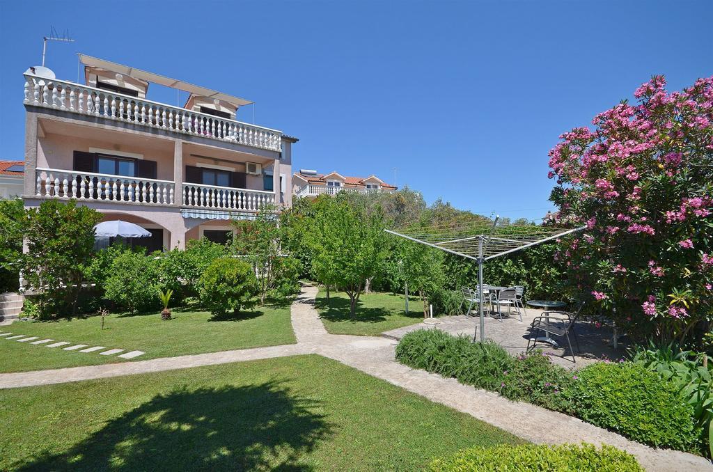 Apartments Daniela Vodice Exteriör bild